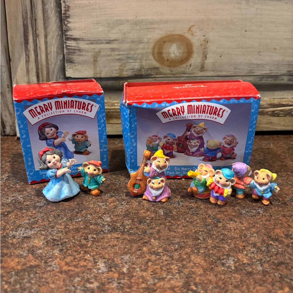 $3 SALE Snow White and Dwarfs Set - Picture 2 of 7